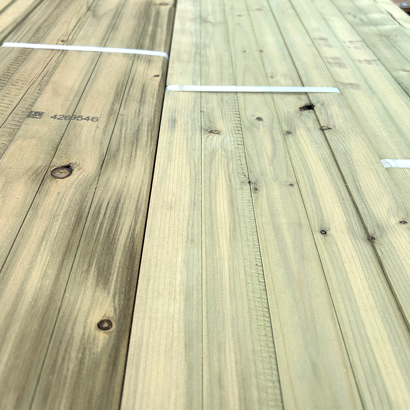  Madera tratada a presión de pino