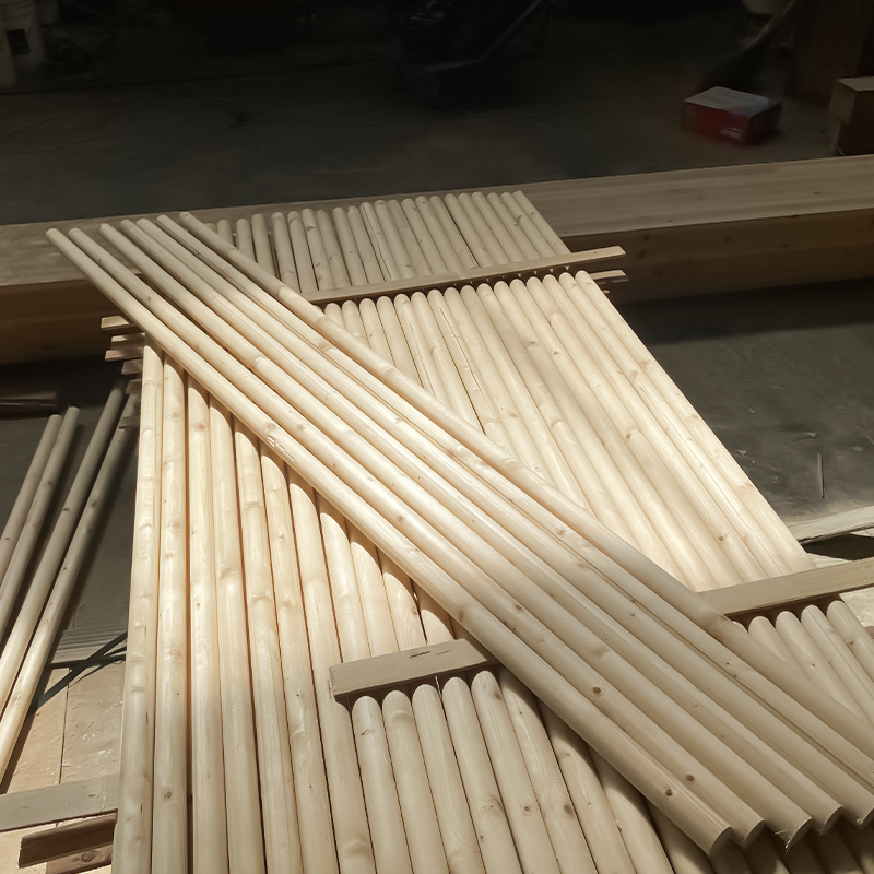 Columna de madera laminada redonda de abeto